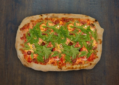 20. Pomodori e rucola Pinsa