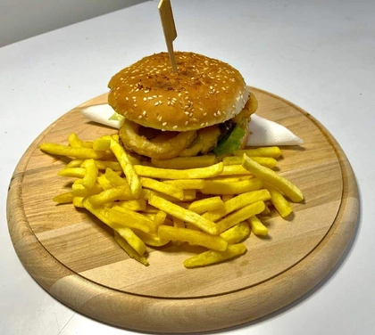 Snack kuřecí hamburger, hranolky