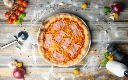 5. Šunka s kukuřicí 45cm