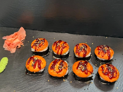22c. Krevera, philadelphia, okurka, unagi, omáčky (sýrové pokušení)