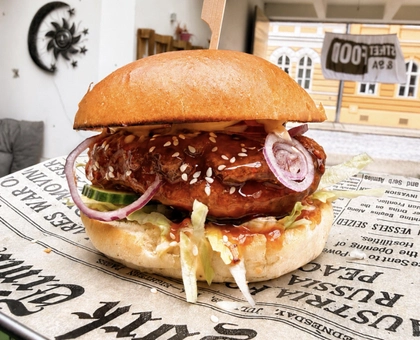 Sweet Chili Chicken Burger S hranolky