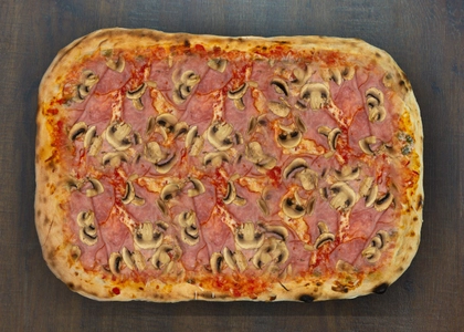 16. Prosciutto e funghi ŘÍMSKÁ